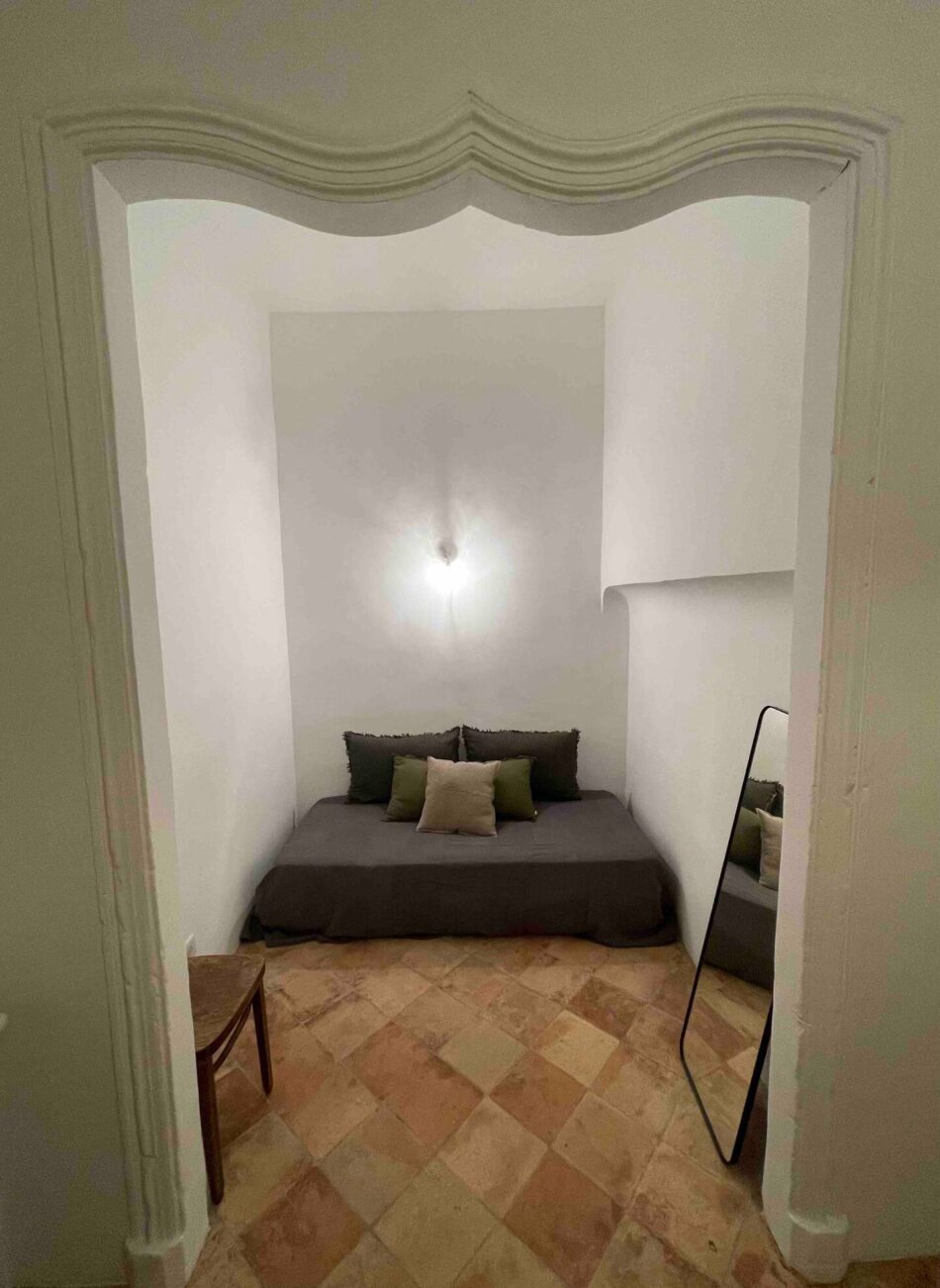 Coin détente dans une alcôve 